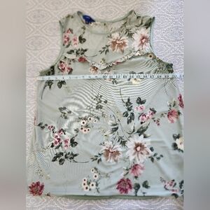 Sleeveless Apt. 9  top,  size XL. Pretty sage green color
